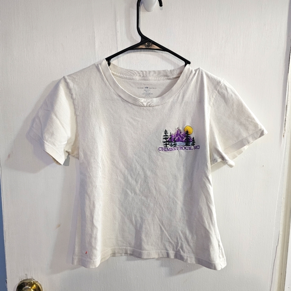 Brandy Melville Chimney Rock, NC Mountain Graphic T-Shirt In White - OS
